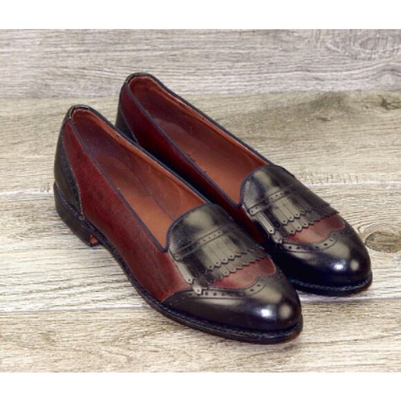 Allen Edmonds Women's Classic Black and White Flats - Picture 3 of 10